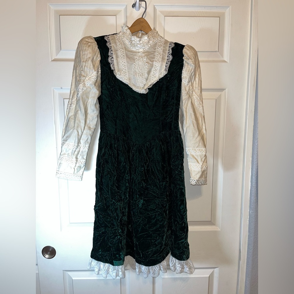 Gunne Sax Green Velvet Jump Dress with Cream Lace Blouse - Picture 13 of 15